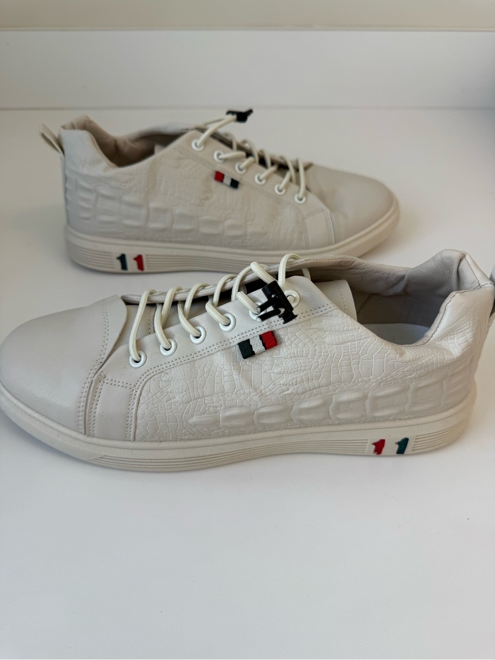 Men's Cream Low-Top Casual Sneakers with Tricolor Accent. Size 48=13. Like New